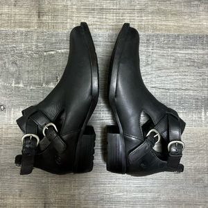Born leather Ankle Booties, Double Strap w/buckles, zipper back, EUC